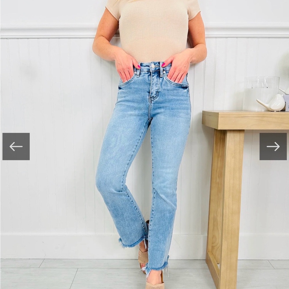 High-Rise Straight Jeans in Light Blue Wash - Women